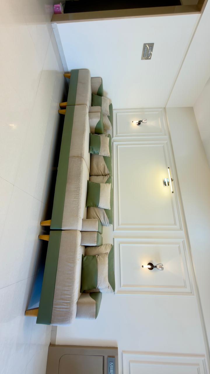 लक्ज़री लिविंग स्पेस विथ इंटेलिजेंट कोव लाइट्स | ECIRA Lighting Pune